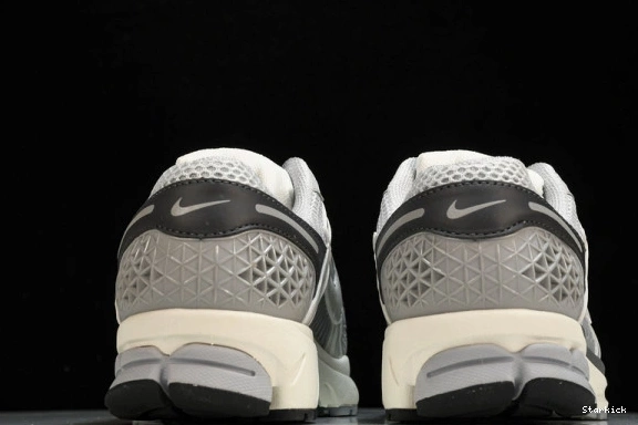  Vomero Vast Zoom  5 BV1358-001 Nike Grey 1012